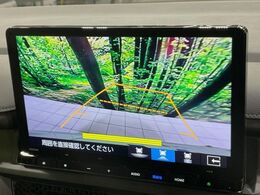 【バックカメラ】駐車時に後方がリアルタイム映像で確認できます。大型商業施設や立体駐車場での駐車時や、夜間のバック時に大活躍！運転スキルに関わらず、今や必須となった装備のひとつです！