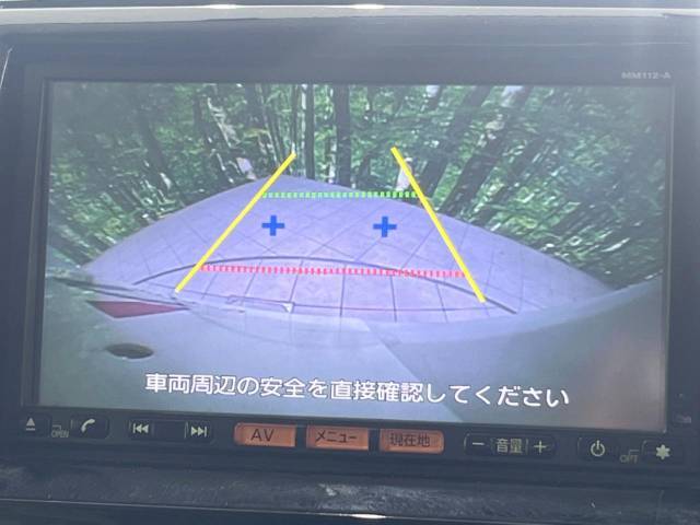 【バックカメラ】駐車時に後方がリアルタイム映像で確認できます。大型商業施設や立体駐車場での駐車時や、夜間のバック時に大活躍！運転スキルに関わらず、今や必須となった装備のひとつです！