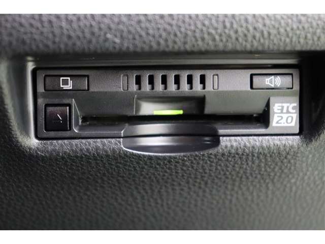 ボイスタイプのETC2.0搭載。高速道路出入口もスマートに通過！今やマストアイテムですね。納車前には使用できるようセットアップさせていただきます。ETCカードの取扱もしておりますのでご相談ください。