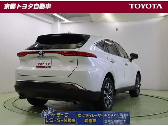 駐車時などの衝突の回避や軽減を図る駐車支援システム【PKSB】で安心をサポート、道路標識をディスプレイ確認できる【ロードサインアシスト】で見落とし防止をサポートします。