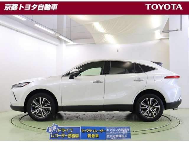 車線はみ出し防止警告【レーンアシスト】、衝突予防および衝突安全システム【PCS】で安心を。障害物や歩行者などを検知、警告してくれる【クリアランスソナー】がトラブルを未然に防ぐサポートをしてくれます。