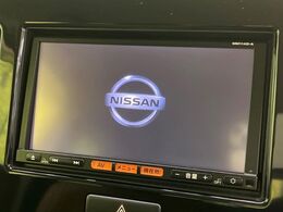 【純正ナビ】人気の純正ナビを装備しております。ナビの使いやすさはもちろん、オーディオ機能も充実！キャンプや旅行はもちろん、通勤や買い物など普段のドライブも楽しくなるはず♪