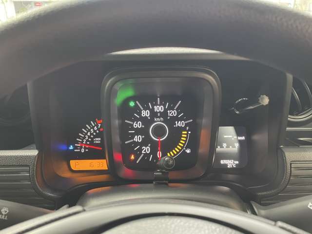 基本プラン【インパネ周り】視界がよく運転しやすい設計となっております。インパネ周りもすっきりと洗練されたデザインで高級感が溢れています☆日々のドライブを飽きさせません♪