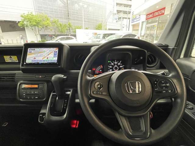 基本プラン【インパネ周り】視界がよく運転しやすい設計となっております。インパネ周りもすっきりと洗練されたデザインで高級感が溢れています☆日々のドライブを飽きさせません♪