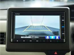 ◆バックカメラ◆リバースにするだけで映ります、後方の安全確認や、狭い駐車場での車庫入れ、雨の日や夜間など視界の悪い時に便利です！安全にバックする為には欠かせない装備です。