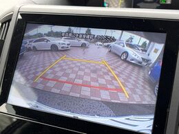 【バックカメラ】駐車時に後方がリアルタイム映像で確認できます。大型商業施設や立体駐車場での駐車時や、夜間のバック時に大活躍！運転スキルに関わらず、今や必須となった装備のひとつです！