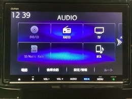 ワイド画面のナビゲーションはフルセグTV、インターナビ対応のGathers純正メモリーナビを搭載しています。Bluetoothオーディオ機能がありますので、スマートフォンなどの音楽も再生できます。