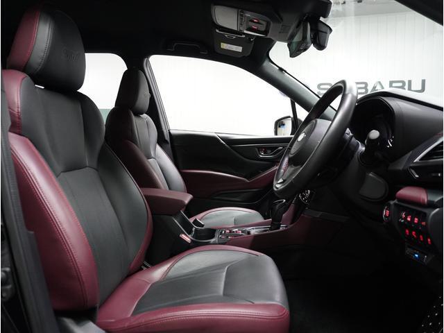 力強くダイナミックな造形に、精緻なディテールを融合させたインテリア。