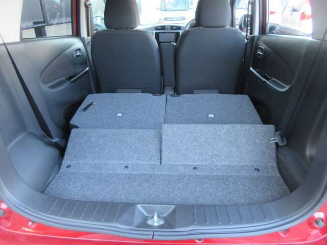 【シートアレンジ】荷室の広さを色々アレンジできるようになっていますので使い勝手が良いですね♪