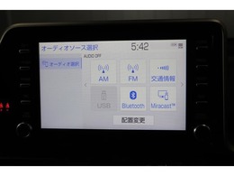 純正ディスプレイオーディオを装備。Bluetooth対応でお手持ちのスマートフォンからお気に入りの音楽の再生も可能。