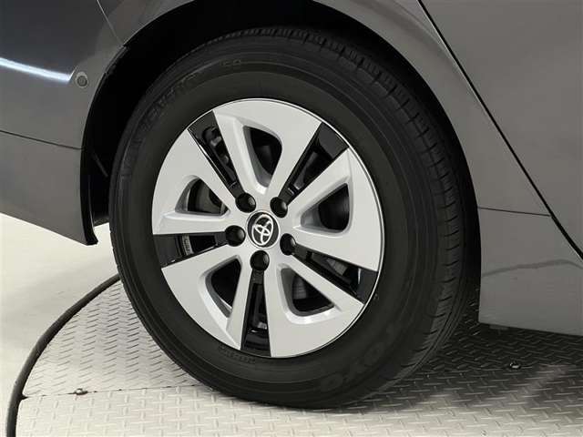タイヤサイズは195/65R15！納車前の点検時にタイヤ交換させていただきます！