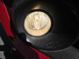 ハロゲンフォグランプ☆地面を明るく照らします☆