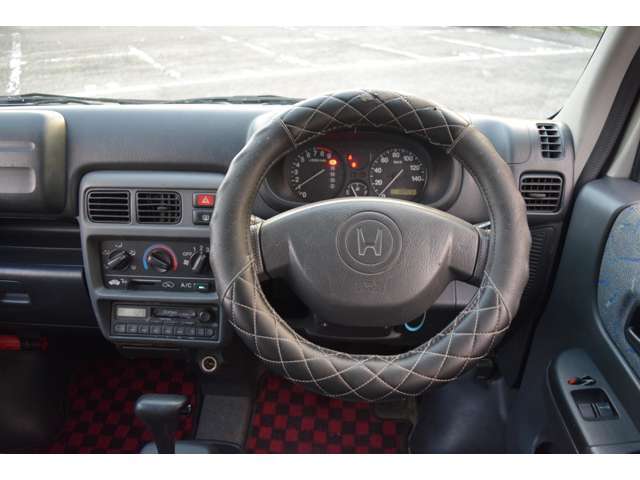 特に目立った傷・汚れなどなく綺麗な状態を保っております。　気になる箇所などございましたらメールで写真をお送りしますのでお気軽にお問い合わせ下さい。