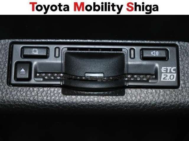 コンソ-ル内にスッキリ収まったビルトインタイプのETC車載器を装備しております。高速道路利用時に便利なアイテムです。