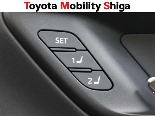 2人分のシートポジションが登録出来るドライビングポジションメモリ-を装備しております。