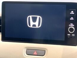 【メーカー純正9インチナビ】インテリアに溶け込むスタイリッシュな「専用設計」メーカーナビを装備♪視認性や操作性など基本性能にも優れ、より上質なカーライフをお楽しみいただけます。