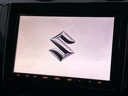 【ナビゲーション】目的地までしっかり案内してくれる使いやすいナビ。Bluetooth接続すればお持ちのスマホやMP3プレイヤーの音楽を再生可能！毎日の運転がさらに楽しくなります！！