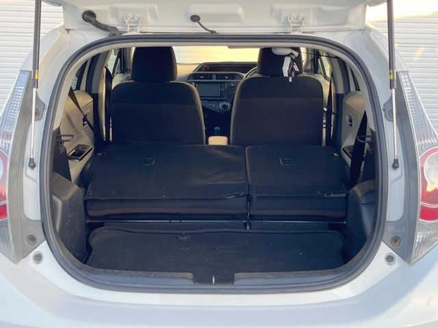 後席を格納すると、これだけの広さが！シーンに合わせたシートアレンジで、大きな荷物も積むことが出来ます♪