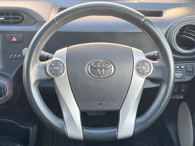 ステアリングも使用感が少なく、きれいな状態となっております♪