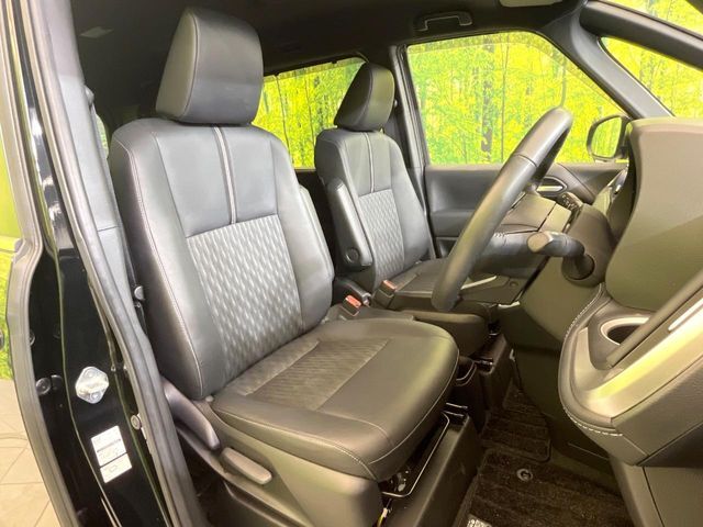 運転席シート廻りは使用感も少なく、良好な状態となっています。丁寧に使われていたことがよくわかりますね。