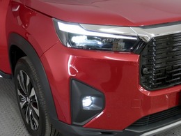 【LEDヘッドライト】ディスチャージヘッドライト（HID）と同等の明るさで、夜道や雨天走行が明るく視界良好！！　フォグライトも装備で、安心感さらにUPです♪安心ドライブを楽しんで下さい♪