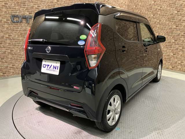 ■充実のアフターサービス■　車の販売はもちろん、自社整備工場・自社鈑金工場・オイル交換＆点検専門店舗を完備しておりますので納車後もお客様のカーライフをトータルでサポートいたします。