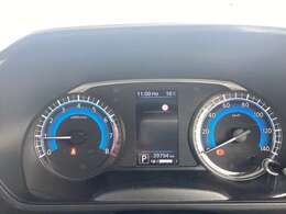 青く光り一目見てメーターがどの数を指しているのかすぐわかる！