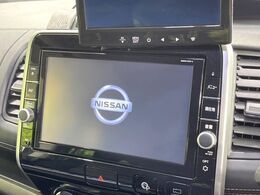 【純正ナビ】人気の純正ナビを装備。オーディオ機能も充実しており、Bluetooth接続すればお持ちのスマホやMP3プレイヤーの音楽を再生可能！毎日の運転がさらに楽しくなります！！