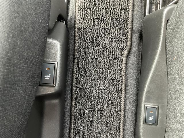 寒い日に嬉しいシートヒーターが運転席、助手席に付いています