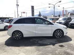 人気のコンパクトメルセデス！スポーツナイトPKG☆ハーフレザーシート☆パワーシート☆純正HDDナビ＆地デジTV☆純正バイキセノンライト☆LEDデイライト☆正規ディーラー車☆早い者勝ちですよ♪♪♪