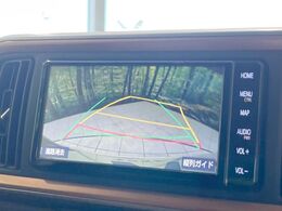 【バックカメラ】駐車時に後方がリアルタイム映像で確認できます。大型商業施設や立体駐車場での駐車時や、夜間のバック時に大活躍！運転スキルに関わらず、今や必須となった装備のひとつです！