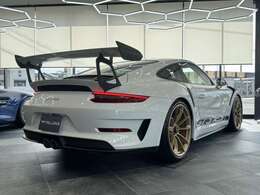 520ps/8250rpm　47.9kgm/6000rpm　PCCB（ポルシェ・セラミック・コンポジット・ブレーキ）　フロントアクスルリフト　リヤアクスルステアリング　クラブスポーツパッケージ非装備　カーボンセンターコンソール