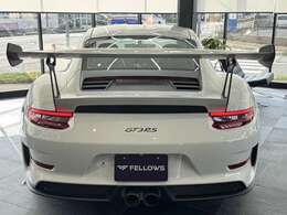 520ps/8250rpm　47.9kgm/6000rpm　PCCB（ポルシェ・セラミック・コンポジット・ブレーキ）　フロントアクスルリフト　リヤアクスルステアリング　クラブスポーツパッケージ非装備　カーボンセンターコンソール