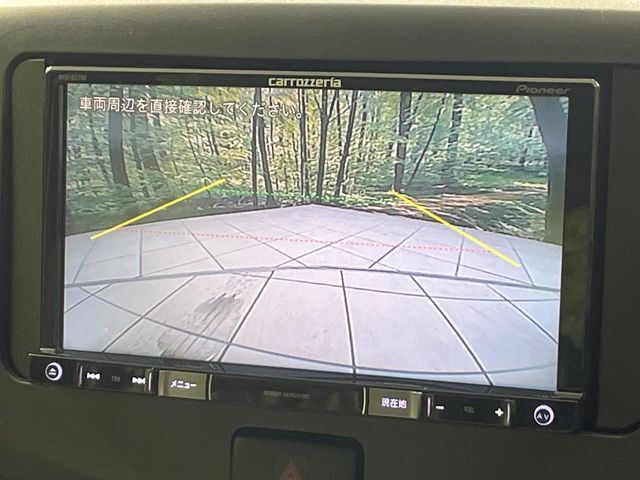 【バックカメラ】駐車時に後方がリアルタイム映像で確認できます。大型商業施設や立体駐車場での駐車時や、夜間のバック時に大活躍！運転スキルに関わらず、今や必須となった装備のひとつです！