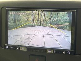 【バックカメラ】駐車時に後方がリアルタイム映像で確認できます。大型商業施設や立体駐車場での駐車時や、夜間のバック時に大活躍！運転スキルに関わらず、今や必須となった装備のひとつです！