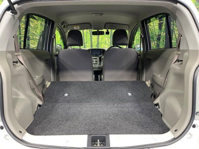 普段のお買い物や通勤、送迎等に十分な荷室スペースを確保しております。セカンドシートを倒すと、大きな荷物の積載も可能です♪