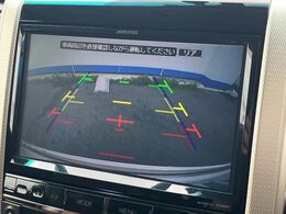 【バックカメラ】駐車時に後方がリアルタイム映像で確認できます。大型商業施設や立体駐車場での駐車時や、夜間のバック時に大活躍！運転スキルに関わらず、今や必須となった装備のひとつです！
