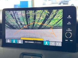 【バックカメラ】駐車時に後方がリアルタイム映像で確認できます。大型商業施設や立体駐車場での駐車時や、夜間のバック時に大活躍！運転スキルに関わらず、今や必須となった装備のひとつです！