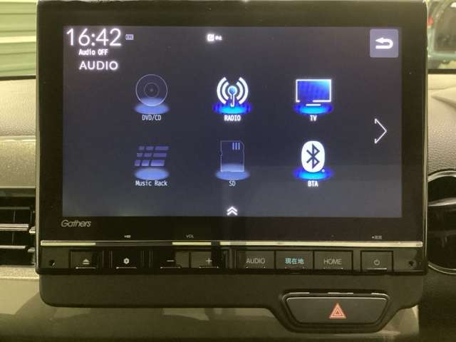 ナビゲーションはフルセグTV、インターナビ対応のGathers純正メモリーナビを搭載しています。Bluetoothオーディオ機能がありますので、スマートフォンなどの音楽も再生できます。