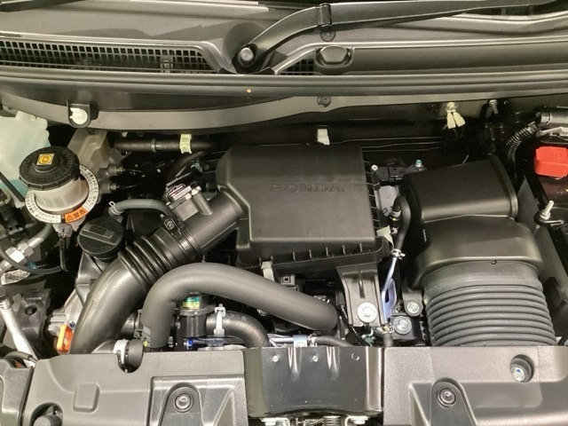 ホンダスタッフがしっかり整備して保証付きにてお渡し致します。エンジンルーム＆室内ルームともにクリーニング済みで清潔です。快適なドライブをお楽しみください。