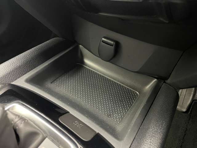 【運転席操作部】快適なドライブを楽しむための機能が装備されています！運転席から触れるので、使いやすいです！除菌プランいれていただくと、さらに清潔で安心していただけます！