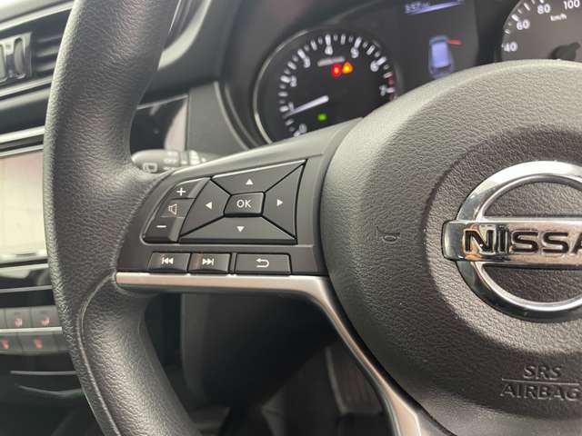 【ステアリング】軽い力で扱いやすいハンドルです。目立つ傷やスレなどなく綺麗な状態です！除菌プランいれていただくとさらに快適に！清潔なお車はお子様にも安心ですね！