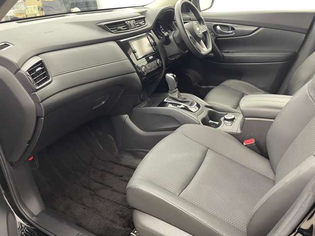 【インパネ全体】全方位で視界が広く、高い目線で運転もしやすいです！