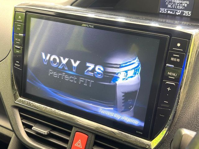 【BIG-X10インチナビ】人気の大画面BIG-Xナビを装備。専用設計で車内の雰囲気にマッチ！ナビ利用時のマップ表示は見やすく、テレビやDVDは臨場感がアップ！いつものドライブがグッと楽しくなります♪