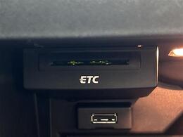 【ETC】有料道路を利用する際に料金所で停止することなく通過できる、ETC車載器（ノンストップ自動料金収受システム機器）が装備されています。セットアップを行うことで利用可能になります。