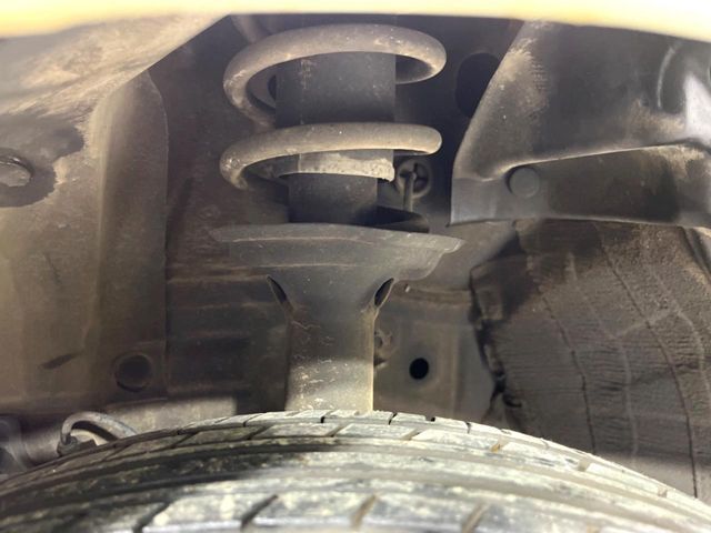 お車を安心してお乗りいただく為には、足回りの定期点検が欠かせません。サービスサポート（有償保証）では無料点検もご提供しており、安心のカーライフをお過ごしいただけるサポート体制が整っています。