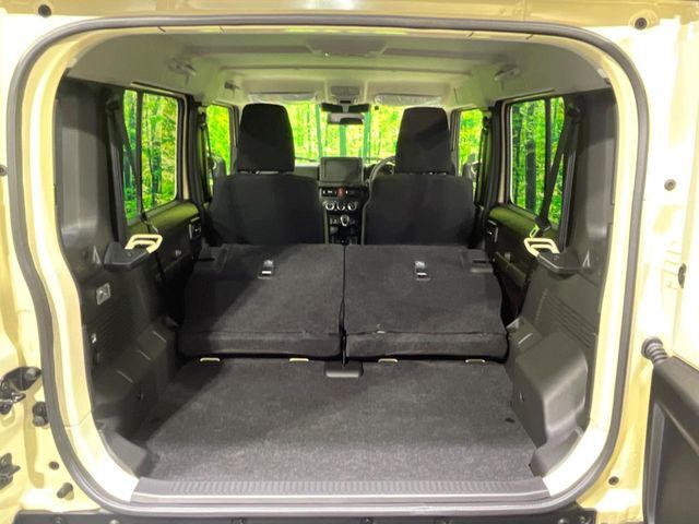 普段のお買い物や通勤、送迎等に十分な荷室スペースを確保しております。セカンドシートを倒すと、大きな荷物の積載も可能です♪