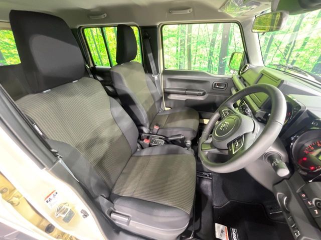 運転席シート廻りは使用感も少なく、良好な状態となっています。丁寧に使われていたことがよくわかりますね。
