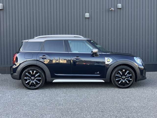 MINI正規ディーラーならではの品質の高い認定中古車を常時20台以上展示しております。