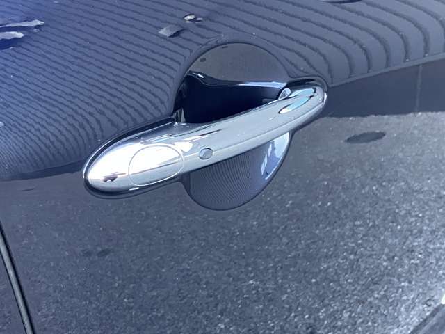 コンフォートアクセスキーのボタンを使わずに、ドアハンドル側のボタンで施錠/解錠